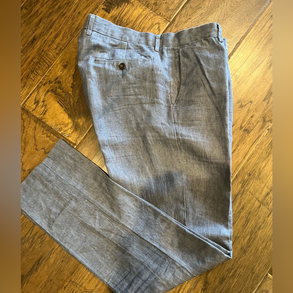 J Crew. Men’s. Bowery. Dress pants. Size 32x32. Slim fit.Linen. Chambray color